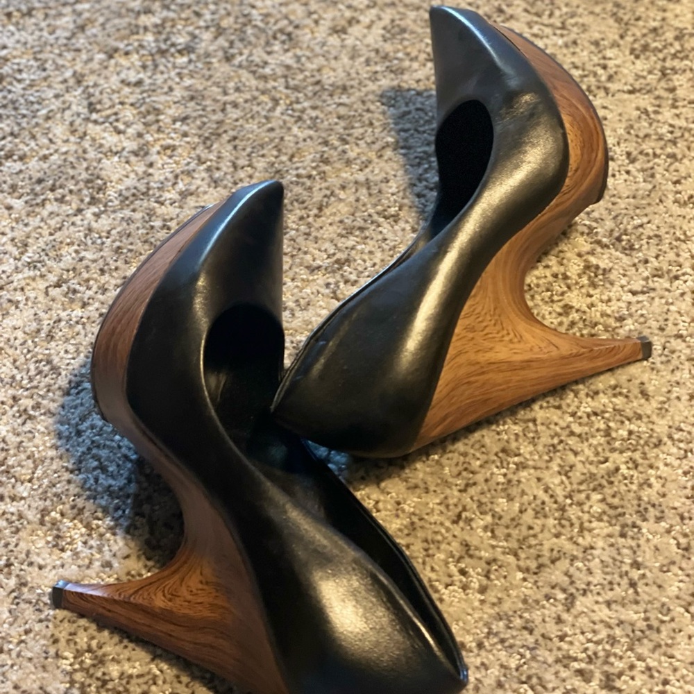 Jessica Simpson size 7 black leather wood based heels
